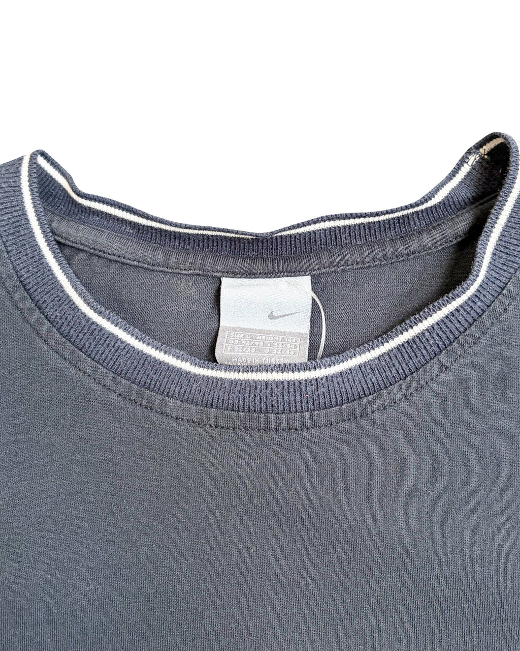 2000'S NIKE EMBROIDERED LOGO TEE - M