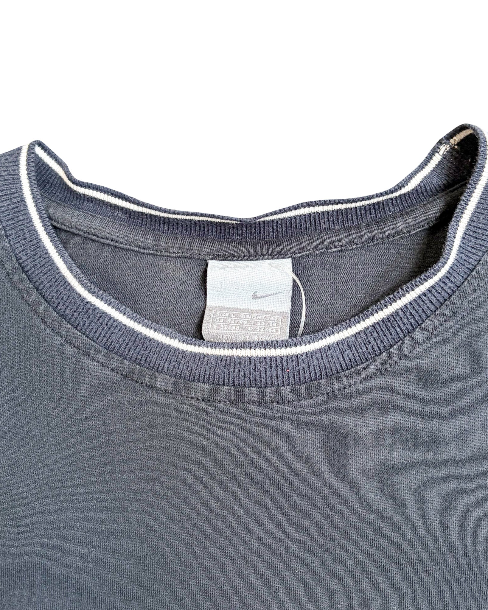 2000'S NIKE EMBROIDERED LOGO TEE - M