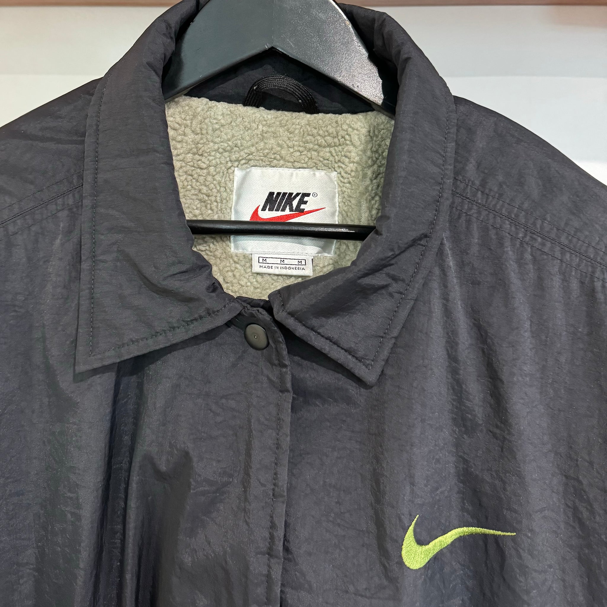 1990'S NIKE SPELLOUT BUTTON UP JACKET - L/XL