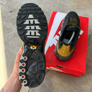 NIKE AIR MAX PLUS TUNED - BLACK GOLD