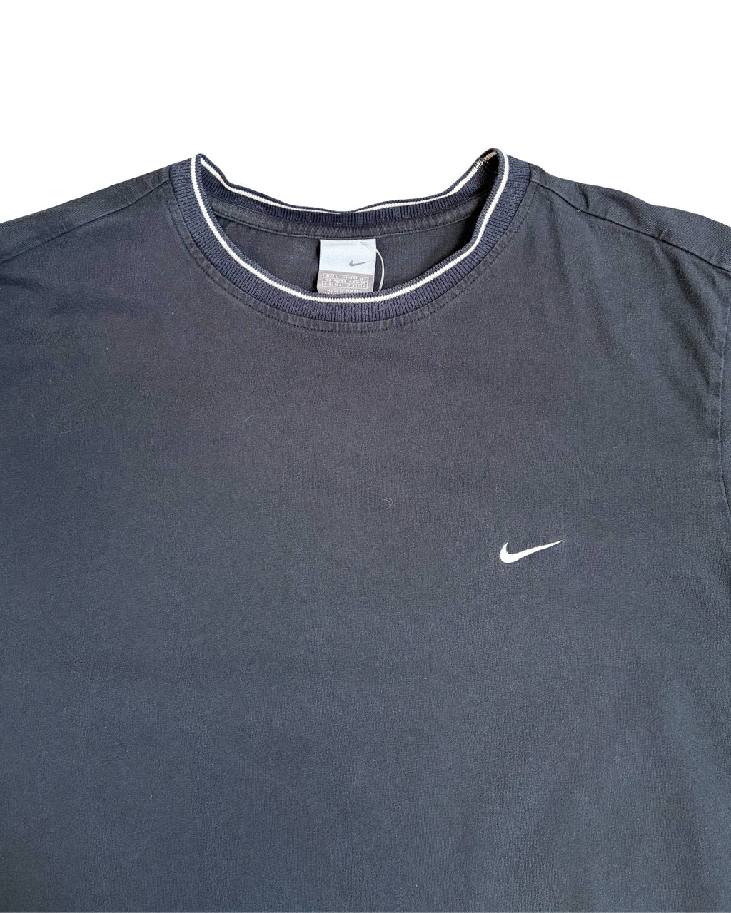 2000'S NIKE EMBROIDERED LOGO TEE - M
