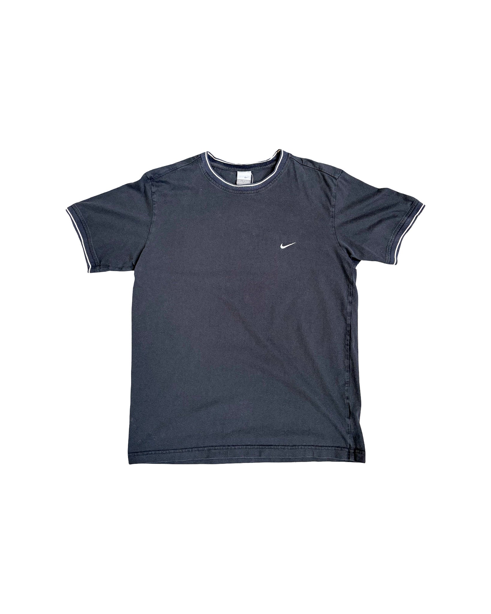 2000'S NIKE EMBROIDERED LOGO TEE - M