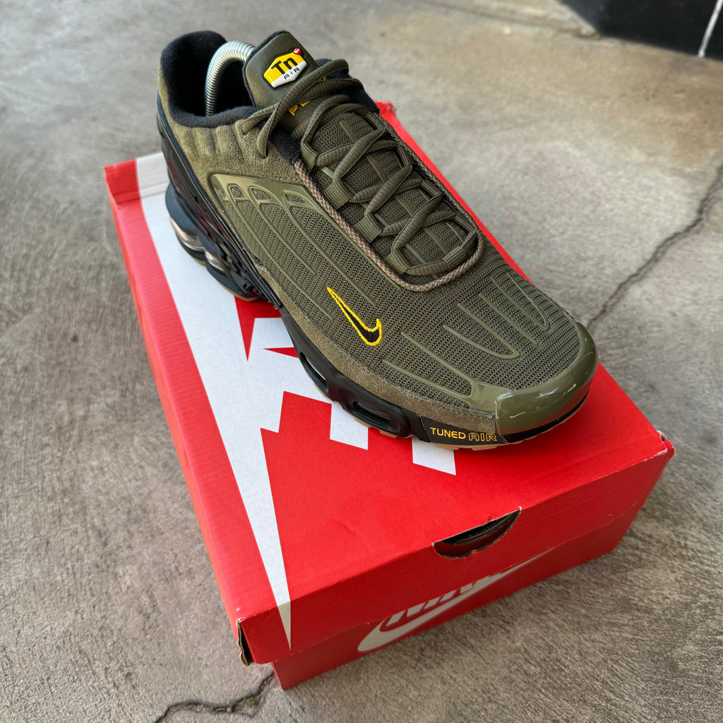 NIKE AIR MAX PLUS 3 - MEDIUM OLIVE