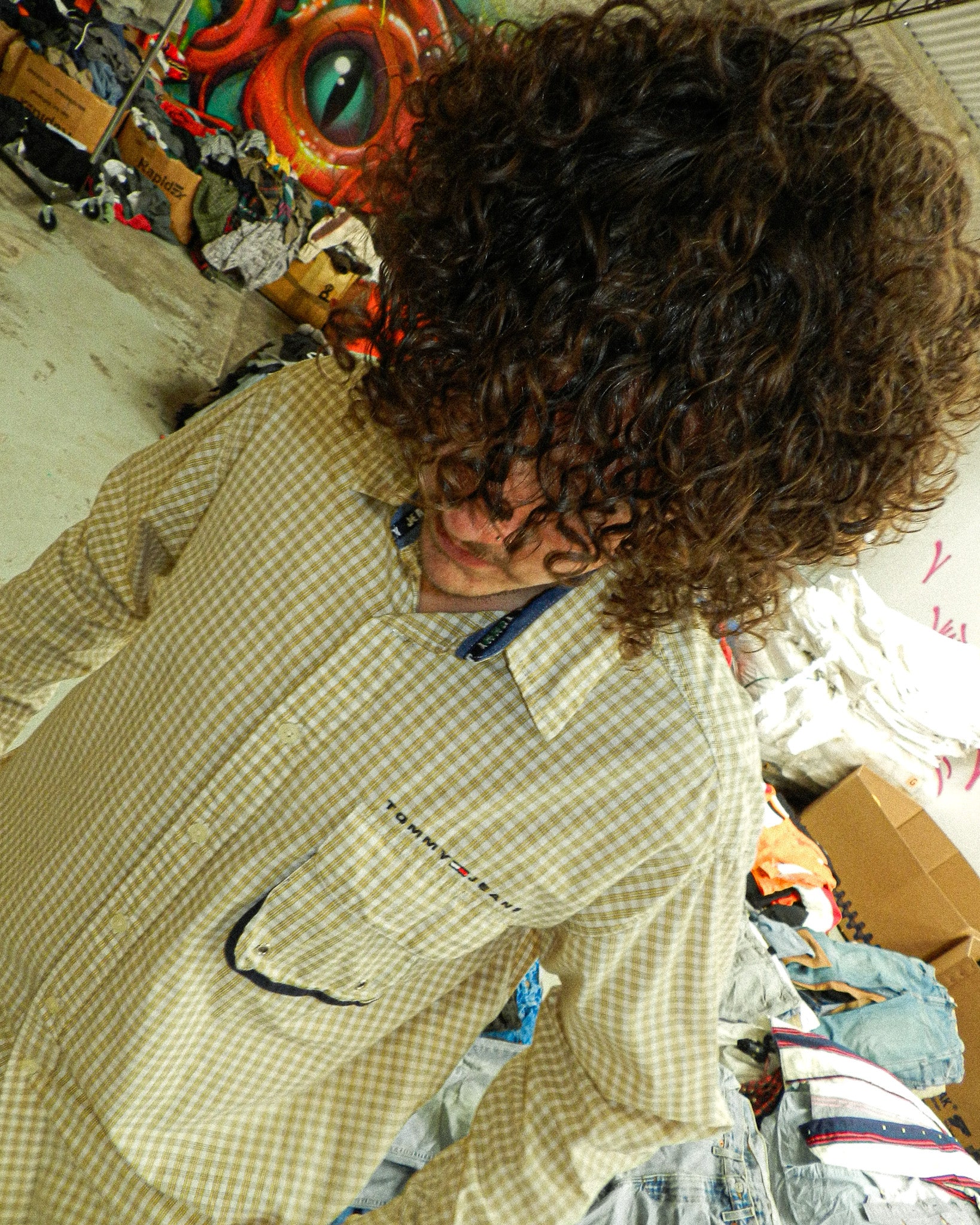 2000'S TOMMY JEANS PLAID LONG SLEEVE BUTTON-UP - L/XL