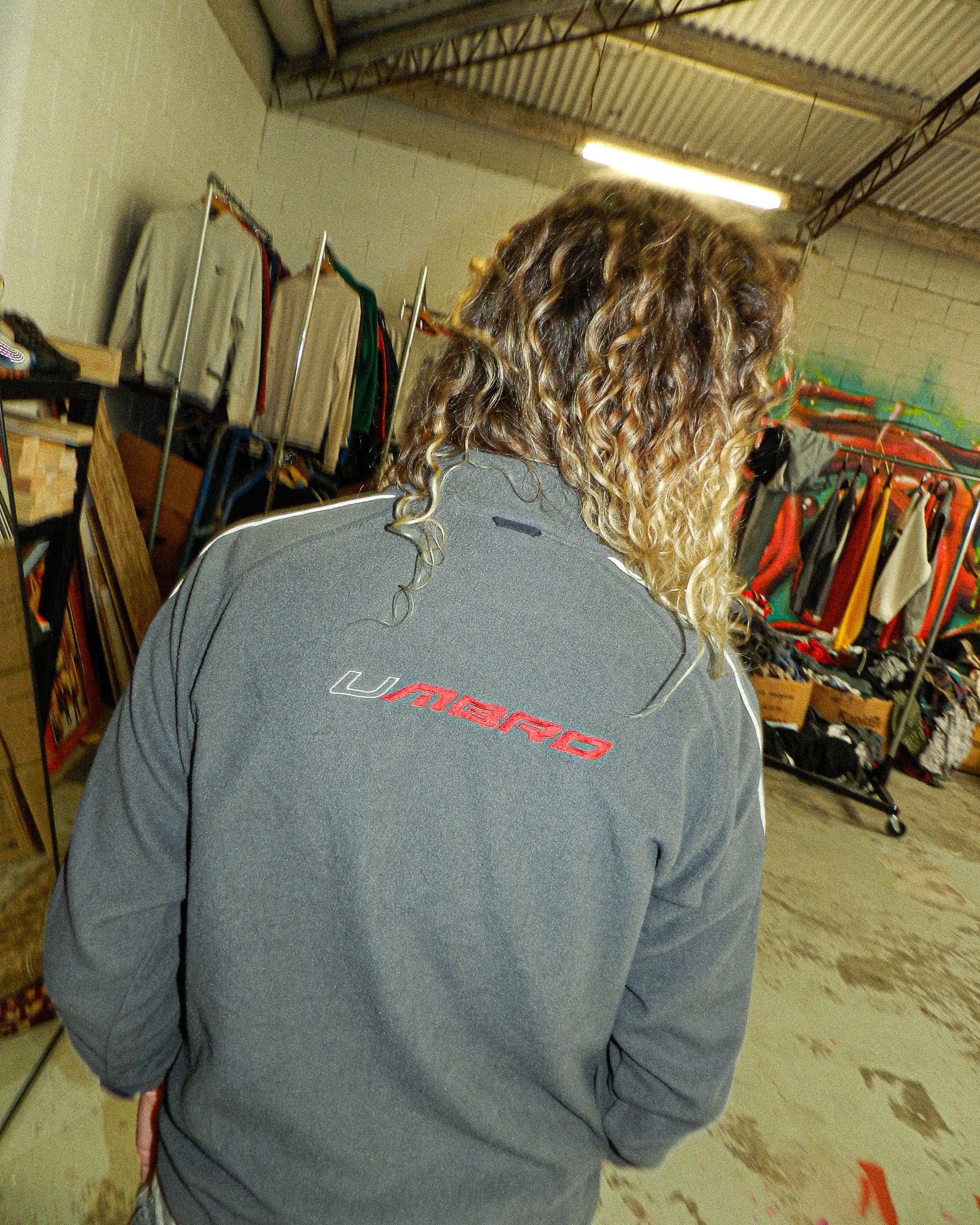 2000'S UMBRO EMBROIDERED PINSTRIPE FLEECE JACKET - S/M