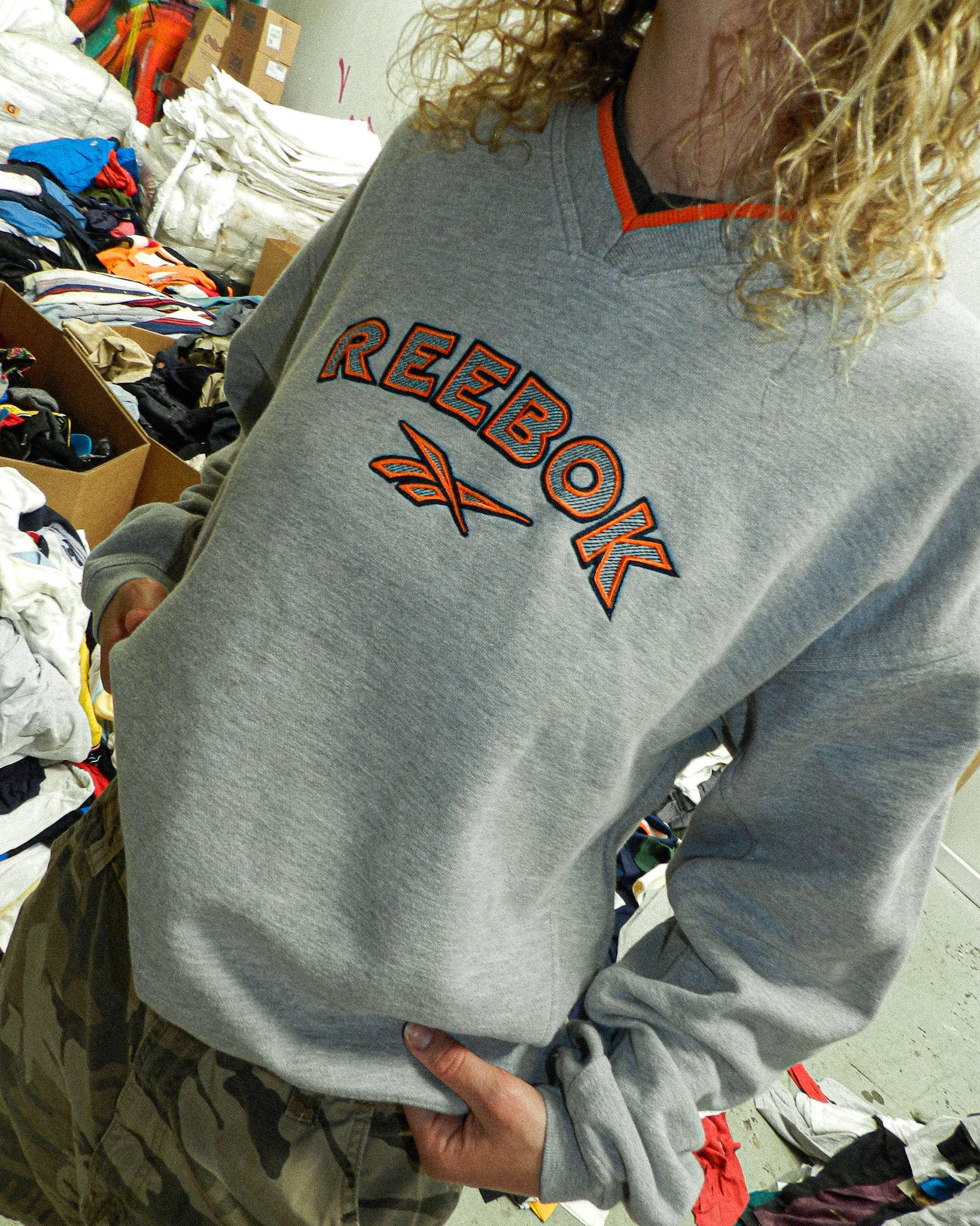 2000'S REEBOK EMBROIDERED TRIM PULLOVER - M