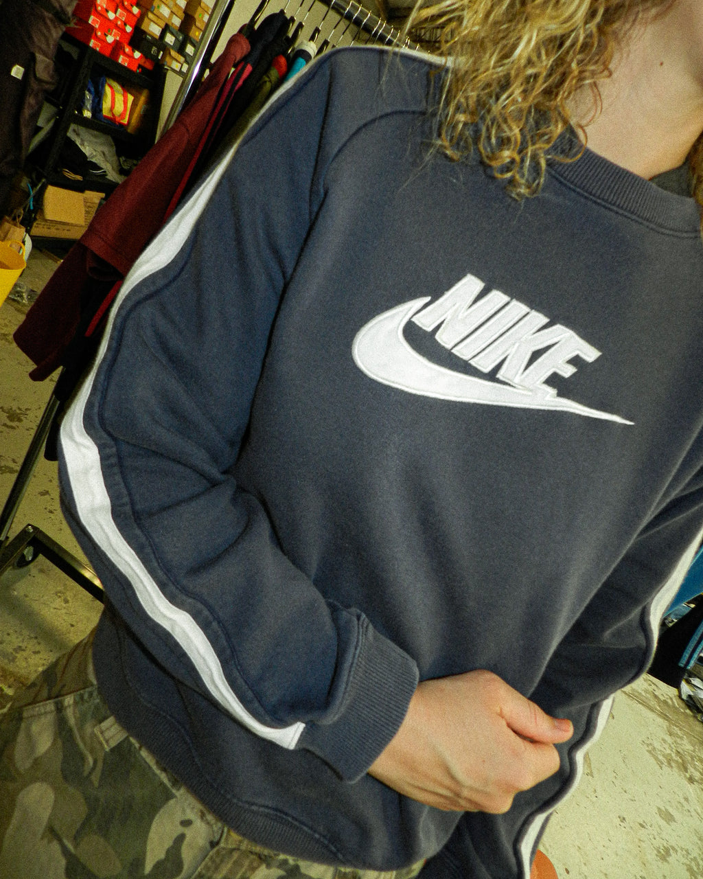 2000'S NIKE LOGO STRIPED SWEATSHIRT - M