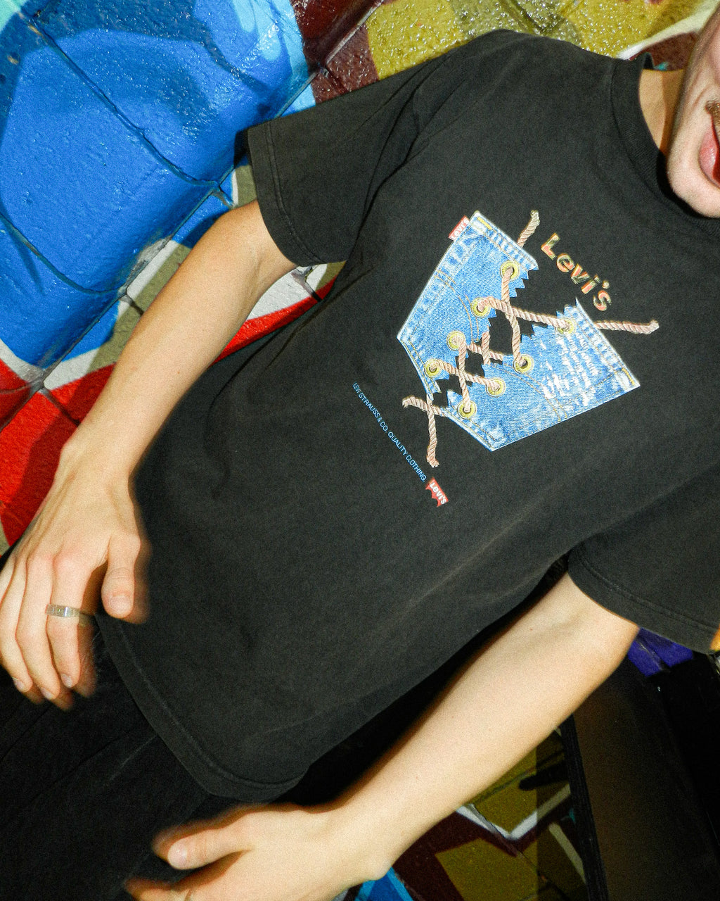 2000'S LEVI STRAUSS GRAPHIC TEE - M