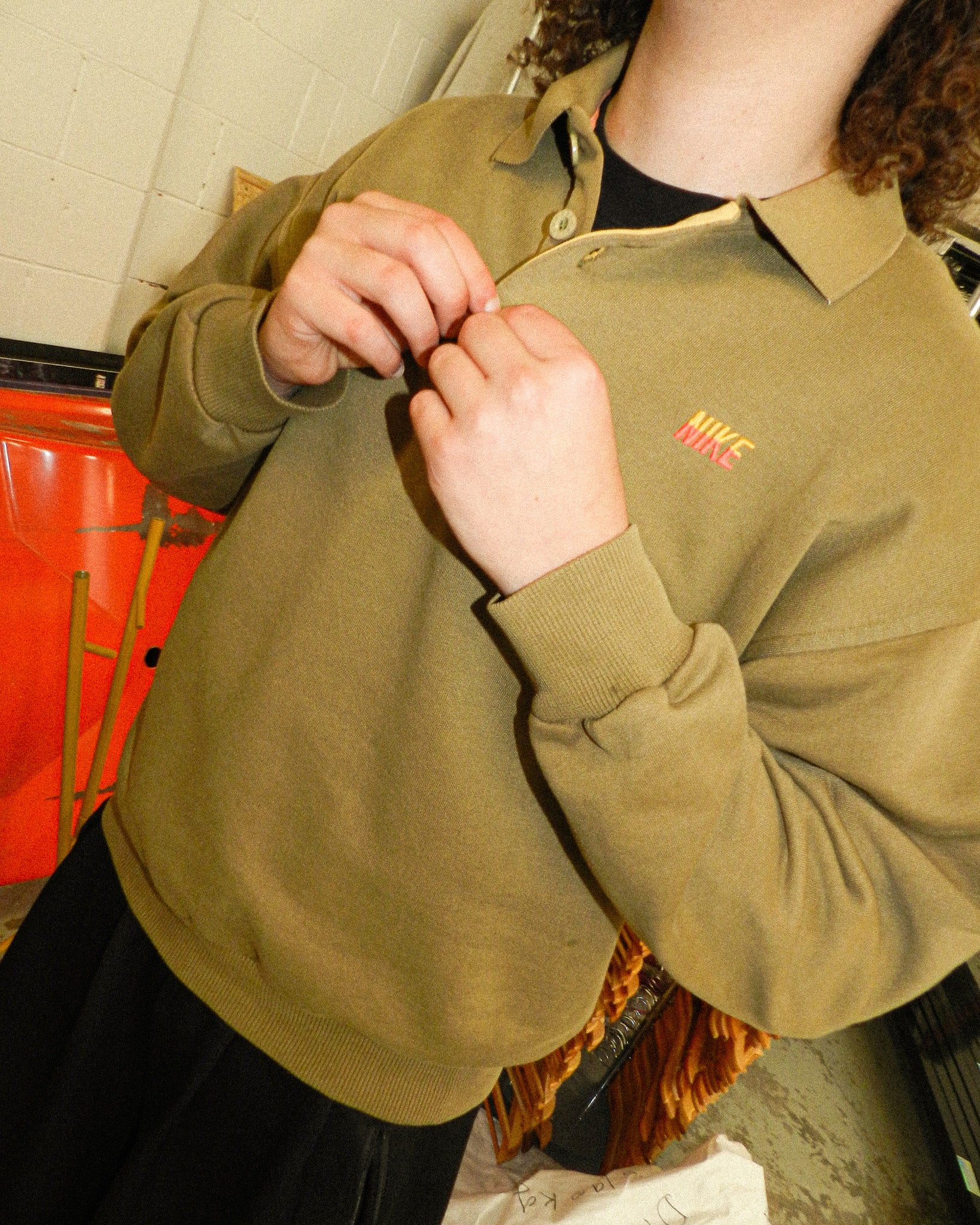 1990'S NIKE SPELLOUT COLLARED SWEATSHIRT - L