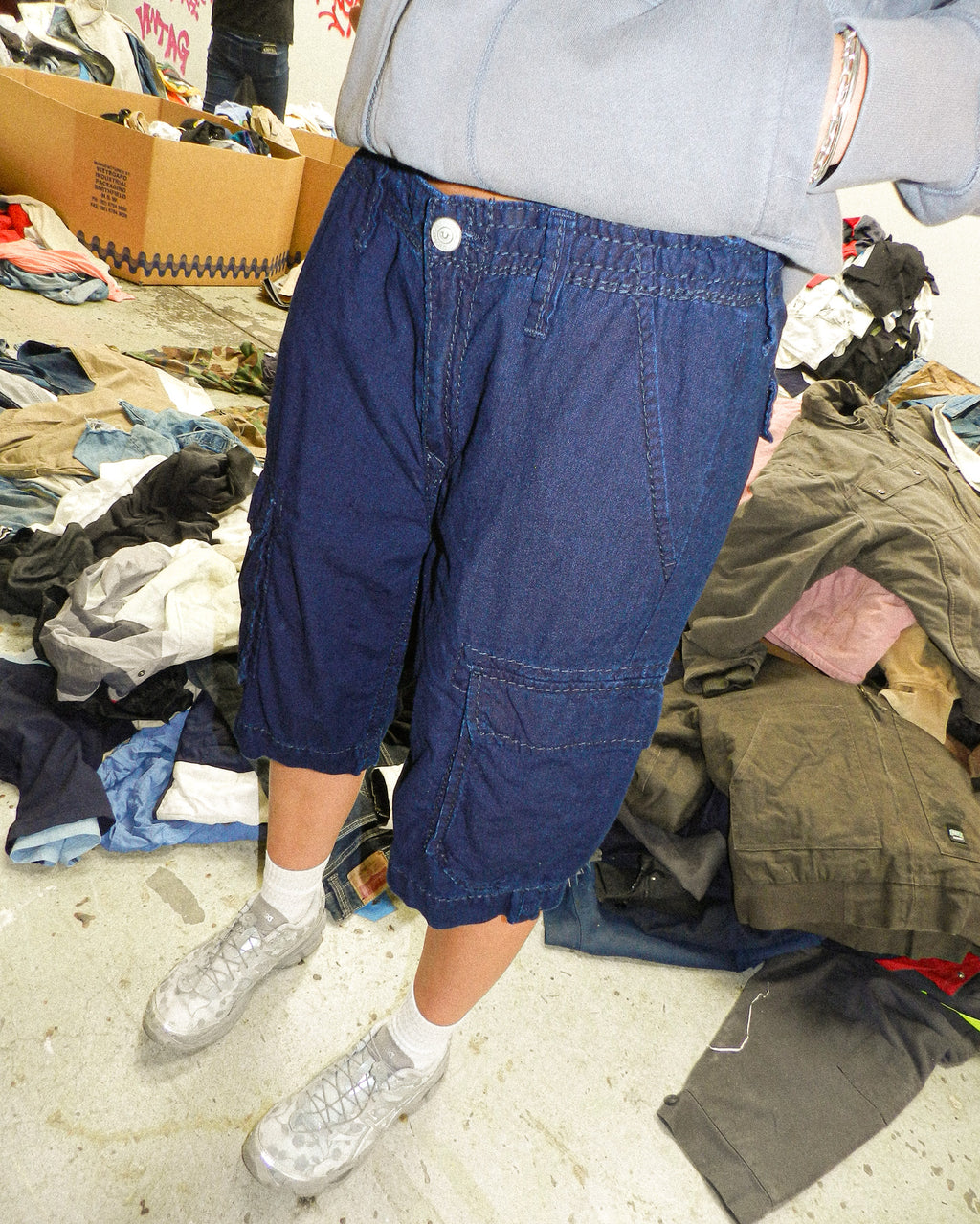 2020'S TRUE RELIGION 3-QUARTER CARGO SHORTS - 34