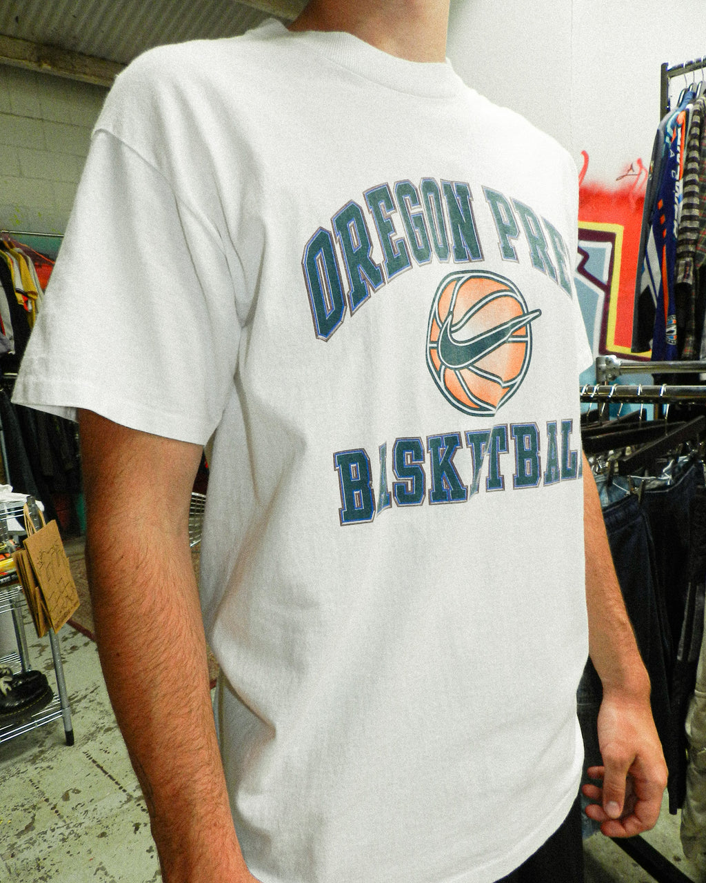 2000'S NIKE BASKETBALL GRAPHIC TEE - L
