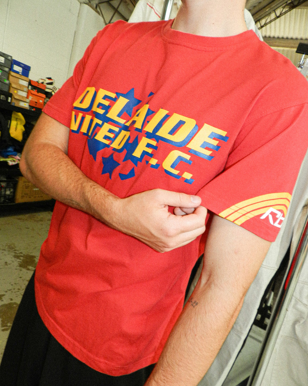 2000'S REEBOK ADELAIDE UNITED F.C GRAPHIC TEE - M
