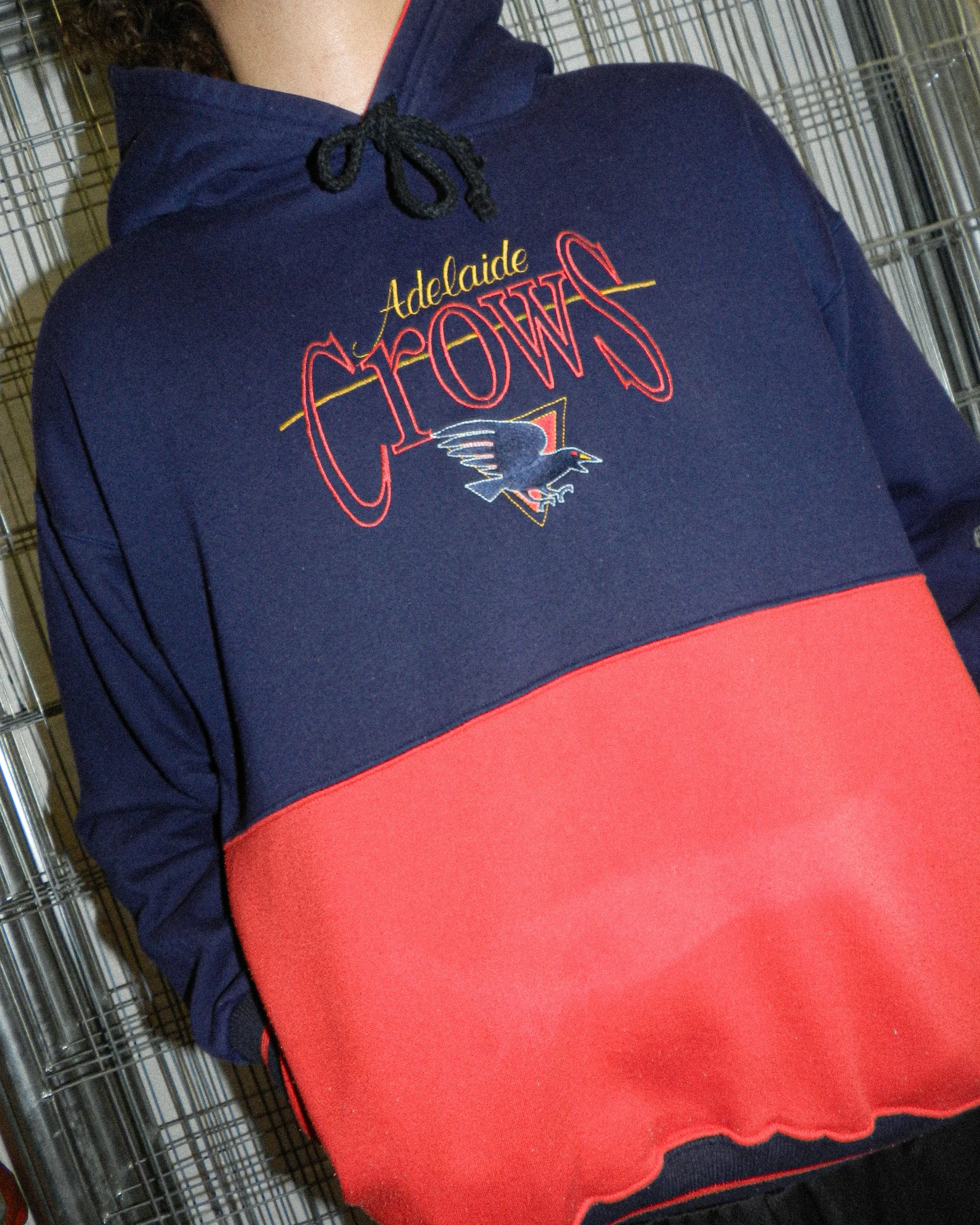 2000'S ADELAIDE CROWS EMBROIDERED HOODIE - M