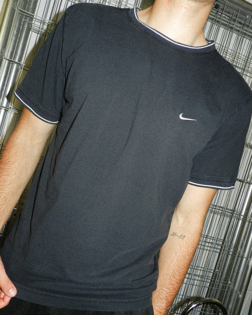 2000'S NIKE EMBROIDERED LOGO TEE - M