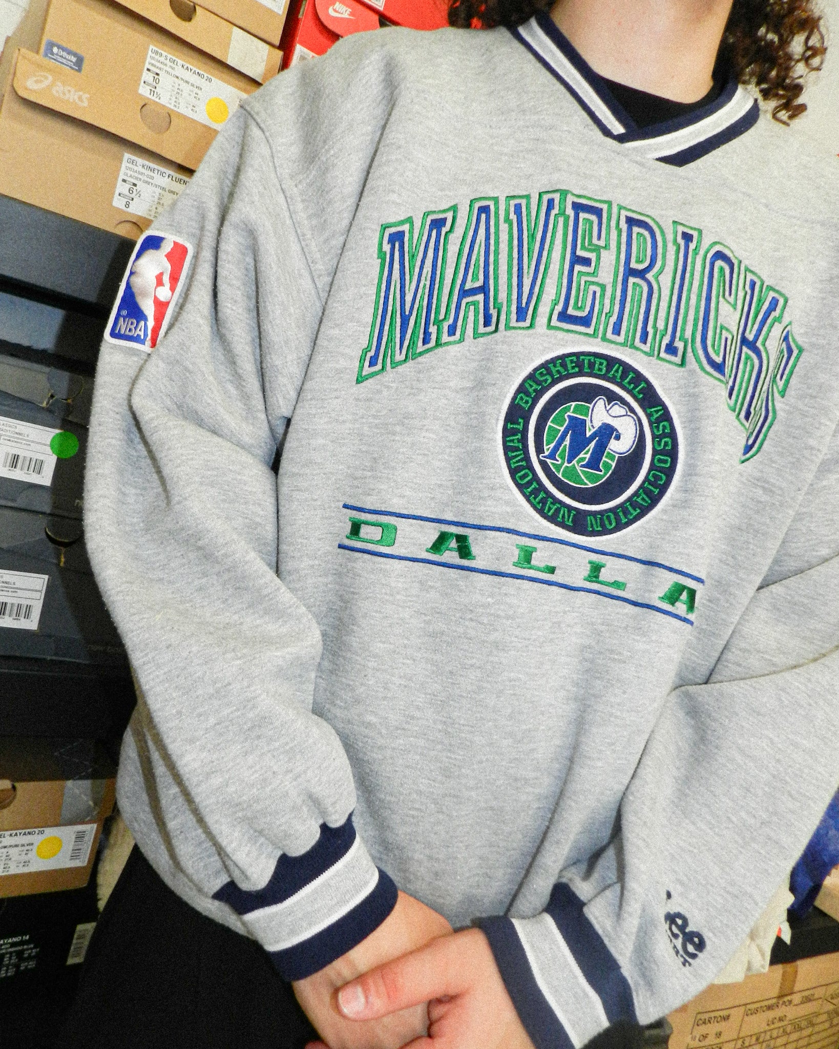 2000'S LEE SPORT DALLAS MAVERICKS EMBROIDERED SWEATSHIRT - L
