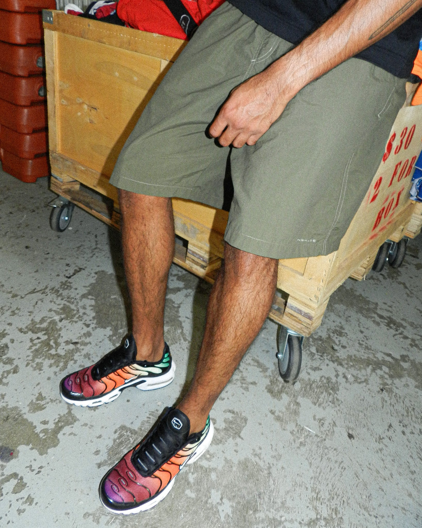2010'S COLUMBIA OMNI-TECH SHORTS - 32