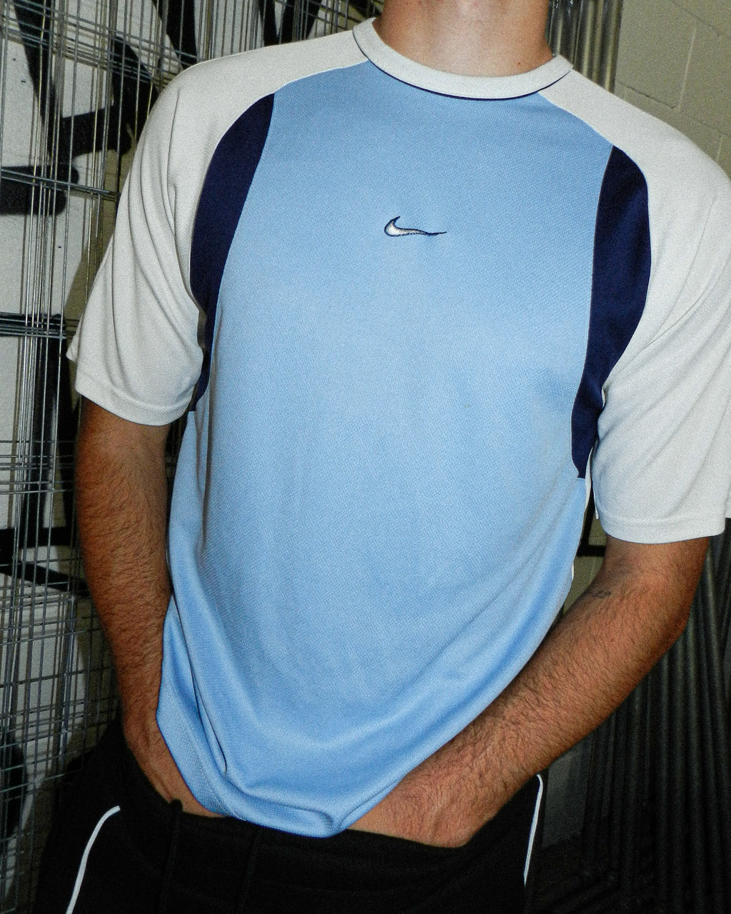 2000'S NIKE CENTRE SWOOSH DRI-FIT JERSEY - L