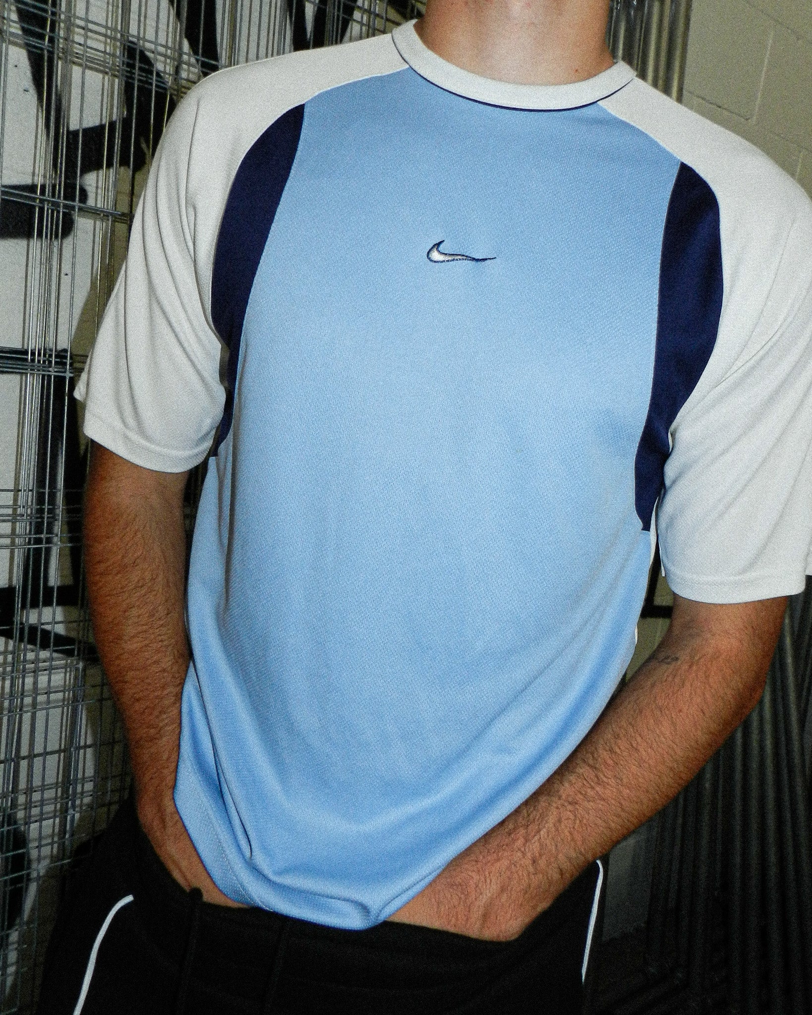 2000'S NIKE CENTRE SWOOSH DRI-FIT JERSEY - L