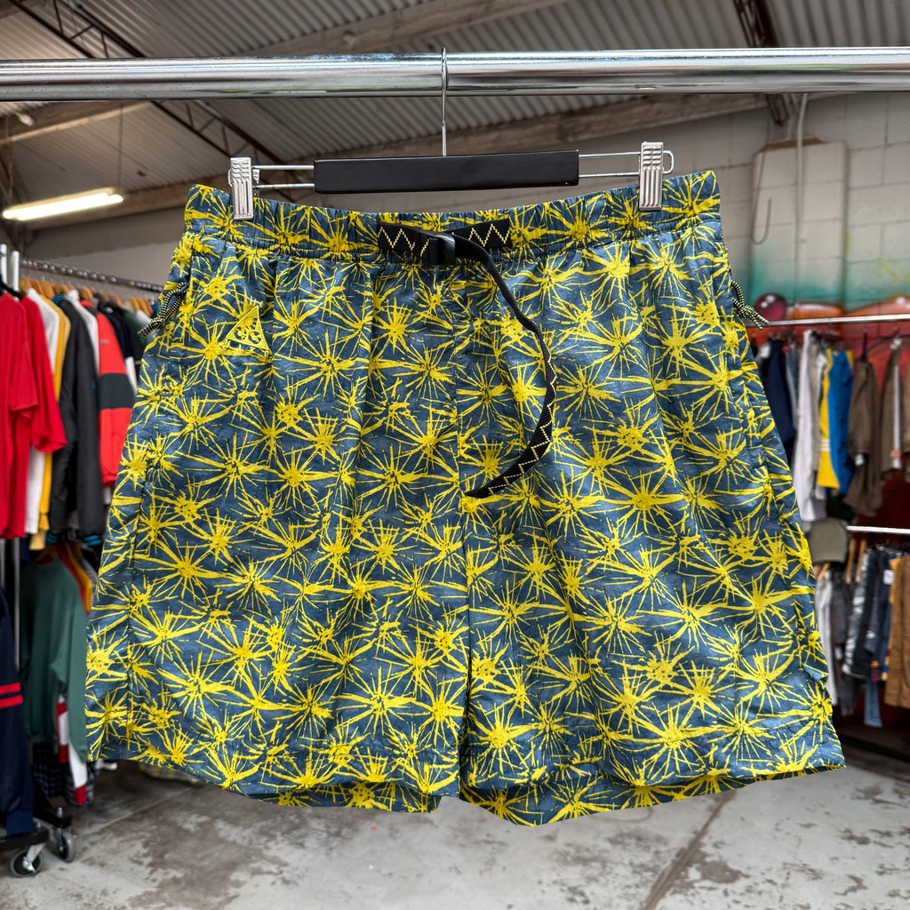 2010'S DEADSTOCK NIKE ACG PATTERNED SHORTS - L