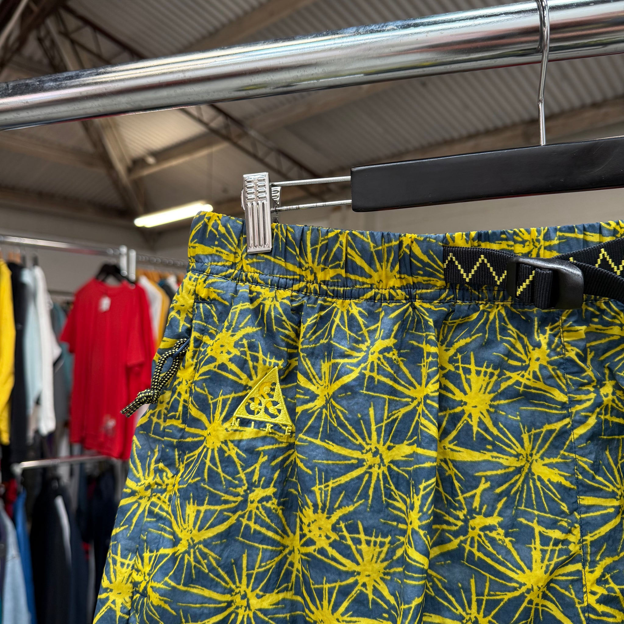 2010'S DEADSTOCK NIKE ACG PATTERNED SHORTS - L