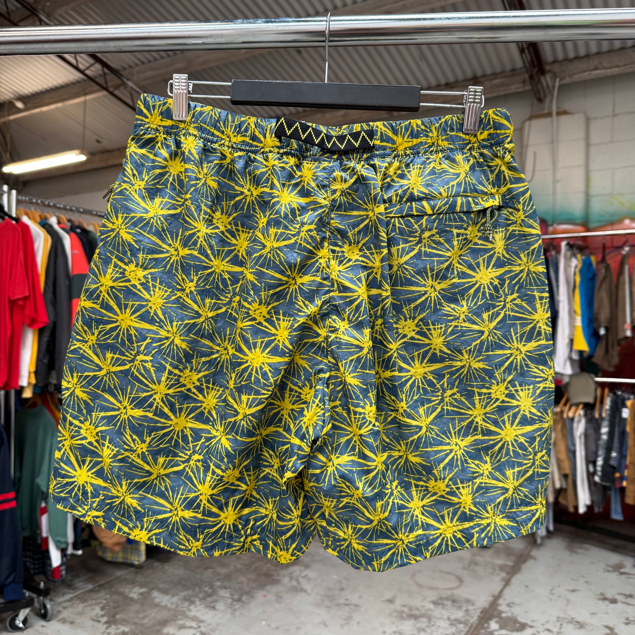 2010'S DEADSTOCK NIKE ACG PATTERNED SHORTS - L