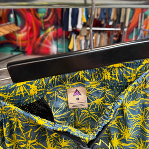 2010'S DEADSTOCK NIKE ACG PATTERNED SHORTS - L