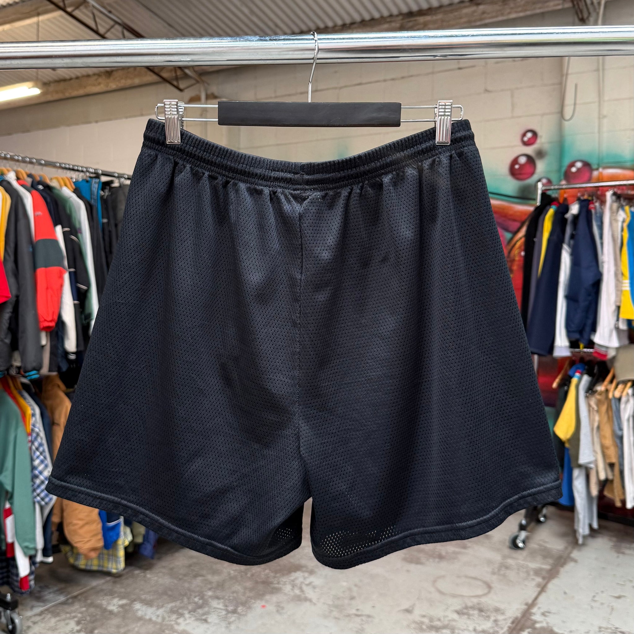 2000'S NIKE SWOOSH BASKETBALL SHORTS - 30
