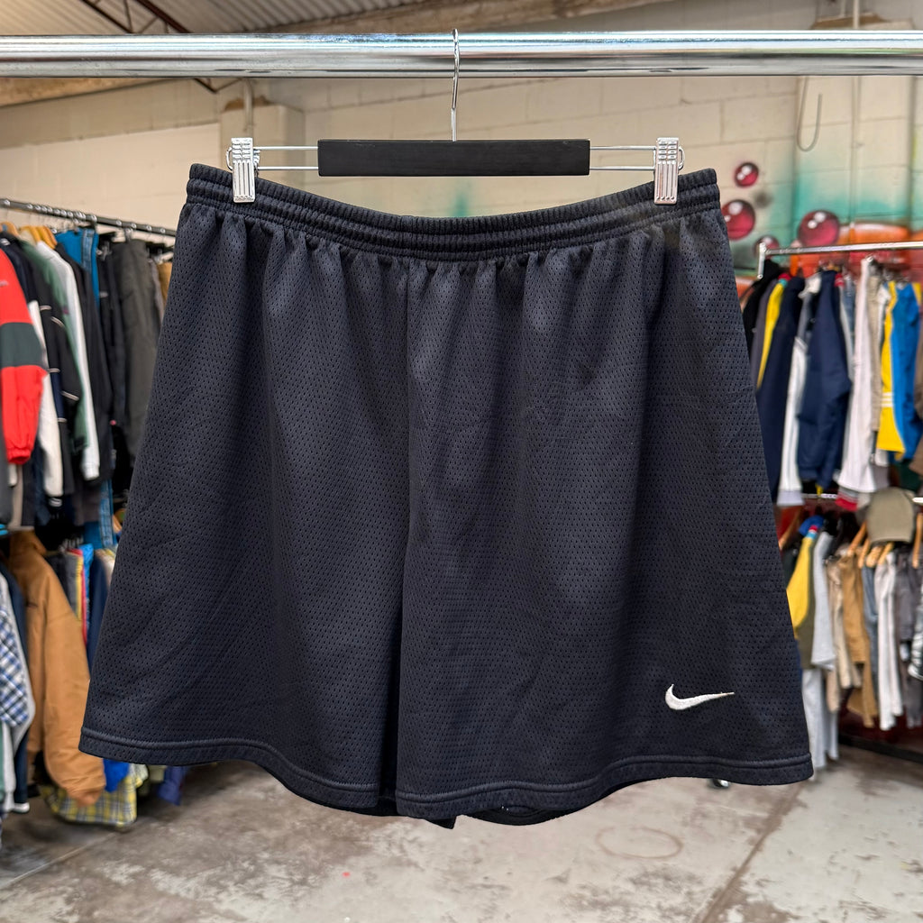 2000'S NIKE SWOOSH BASKETBALL SHORTS - 30