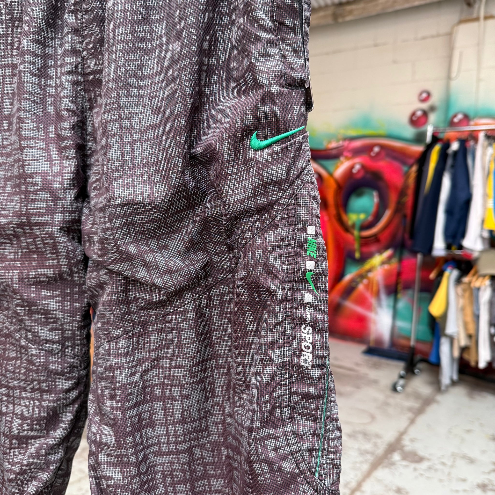 2000'S NIKE DIGITAL CAMO 3/4 SHORTS - 30