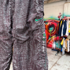 2000'S NIKE DIGITAL CAMO 3/4 SHORTS - 30