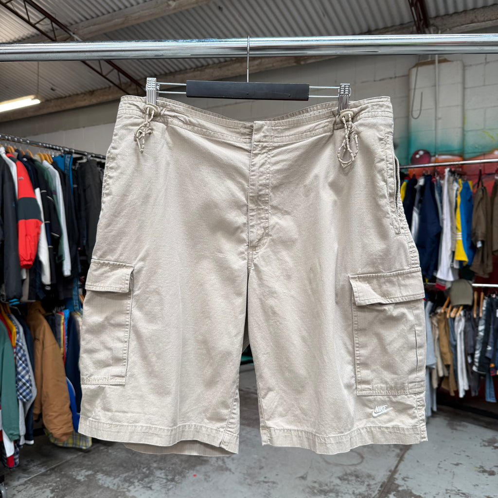 2000'S NIKE RIP-STOP CARGO SHORTS - 34-36