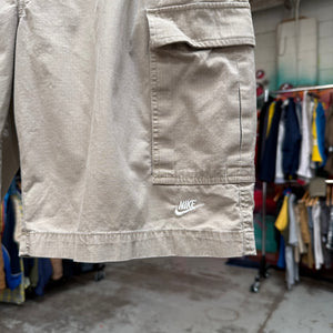 2000'S NIKE RIP-STOP CARGO SHORTS - 34-36