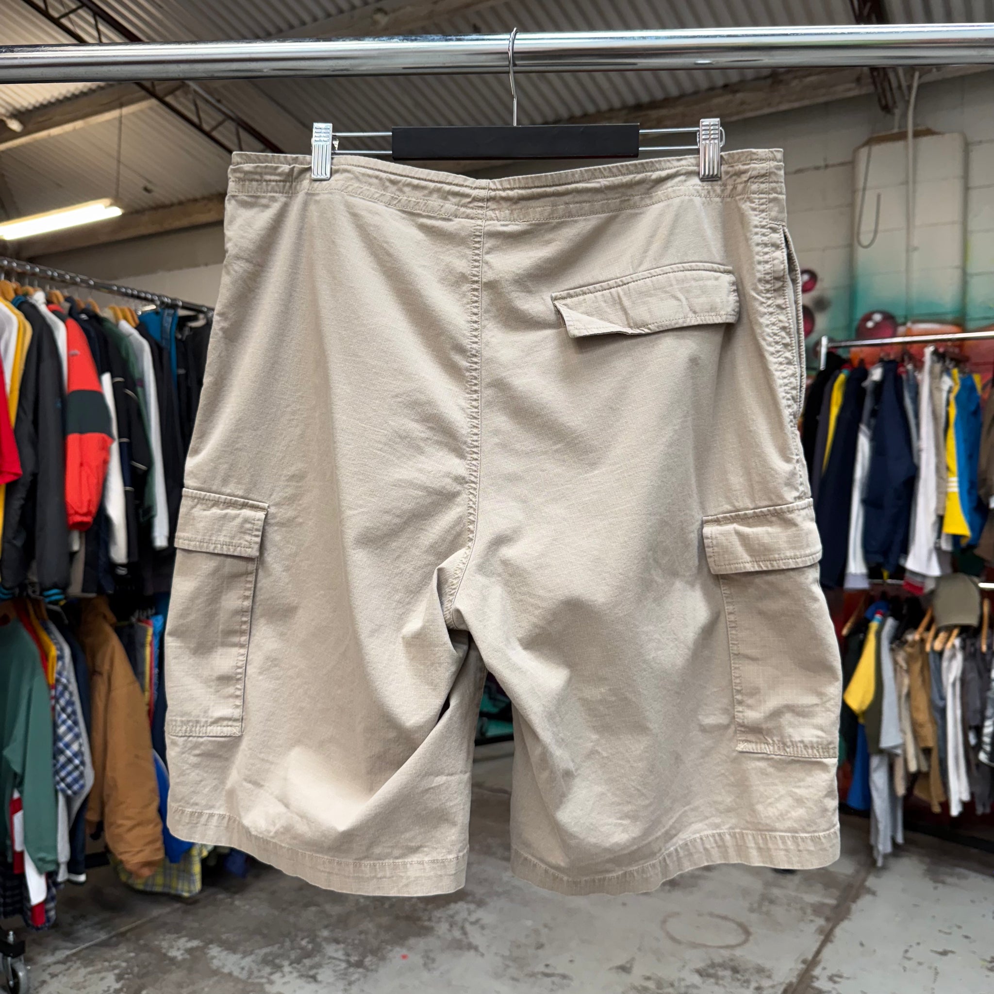 2000'S NIKE RIP-STOP CARGO SHORTS - 34-36