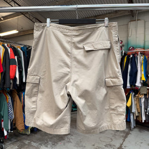 2000'S NIKE RIP-STOP CARGO SHORTS - 34-36