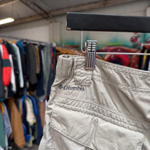 2010'S COLUMBIA OMNI-SHADE CARGO SHORTS - 32