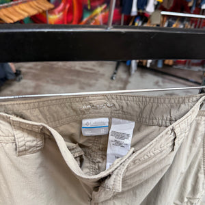 2010'S COLUMBIA OMNI-SHADE CARGO SHORTS - 32