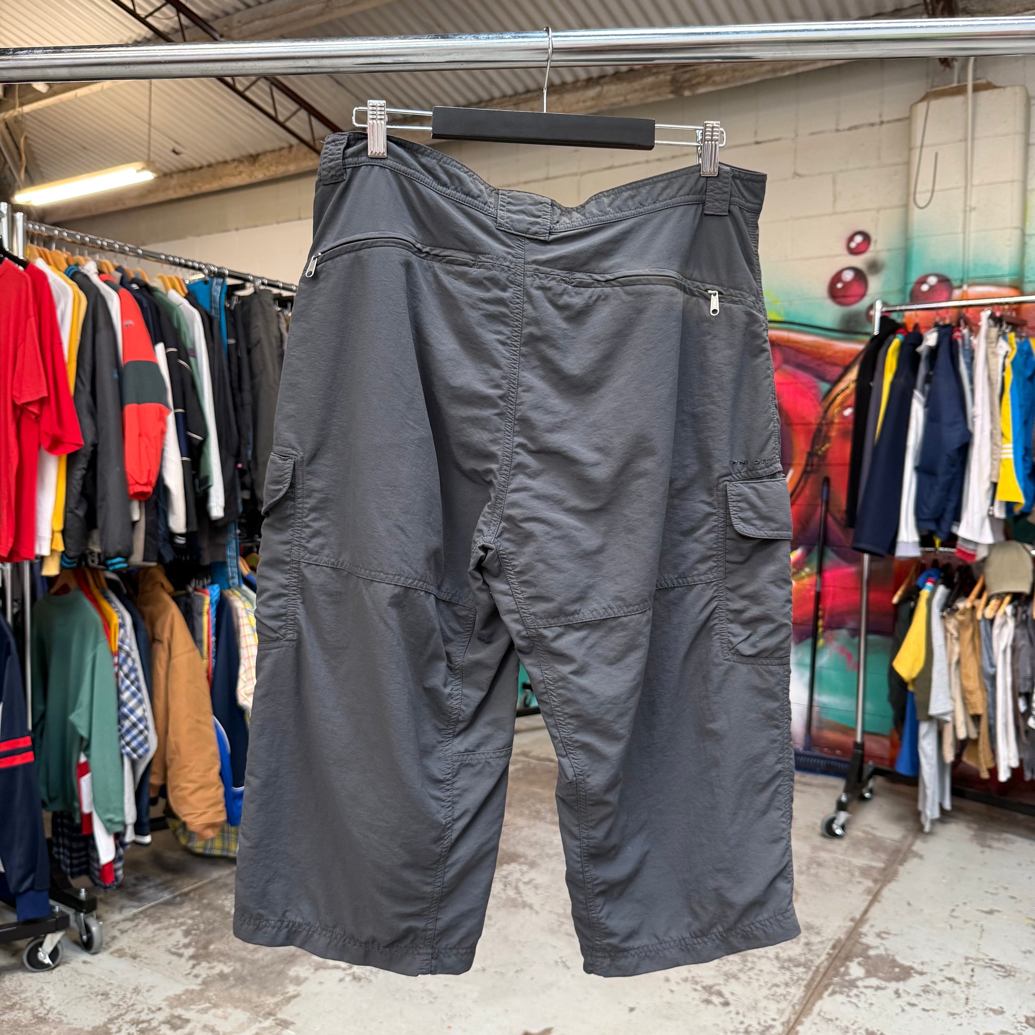 2000'S COLUMBIA GRT 3/4 CARGO SHORTS - 36