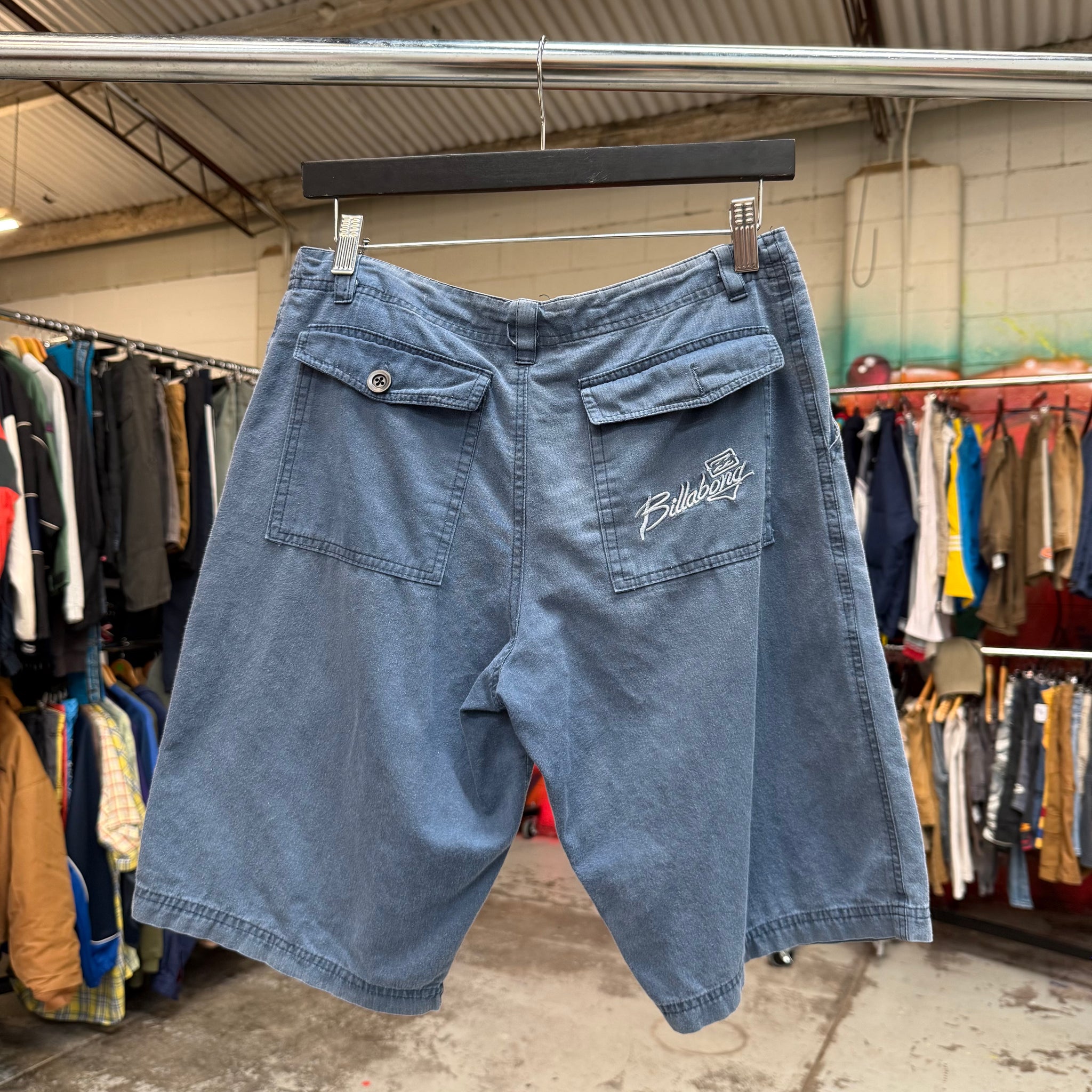 2000'S BILLABONG EMBROIDERED SHORTS - 28