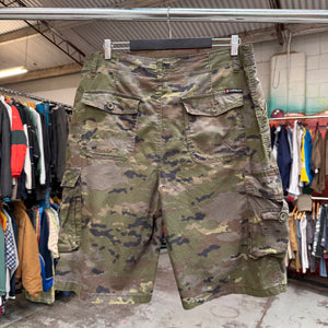 2000'S AIRWALK CAMO CARGO SHORTS - 34