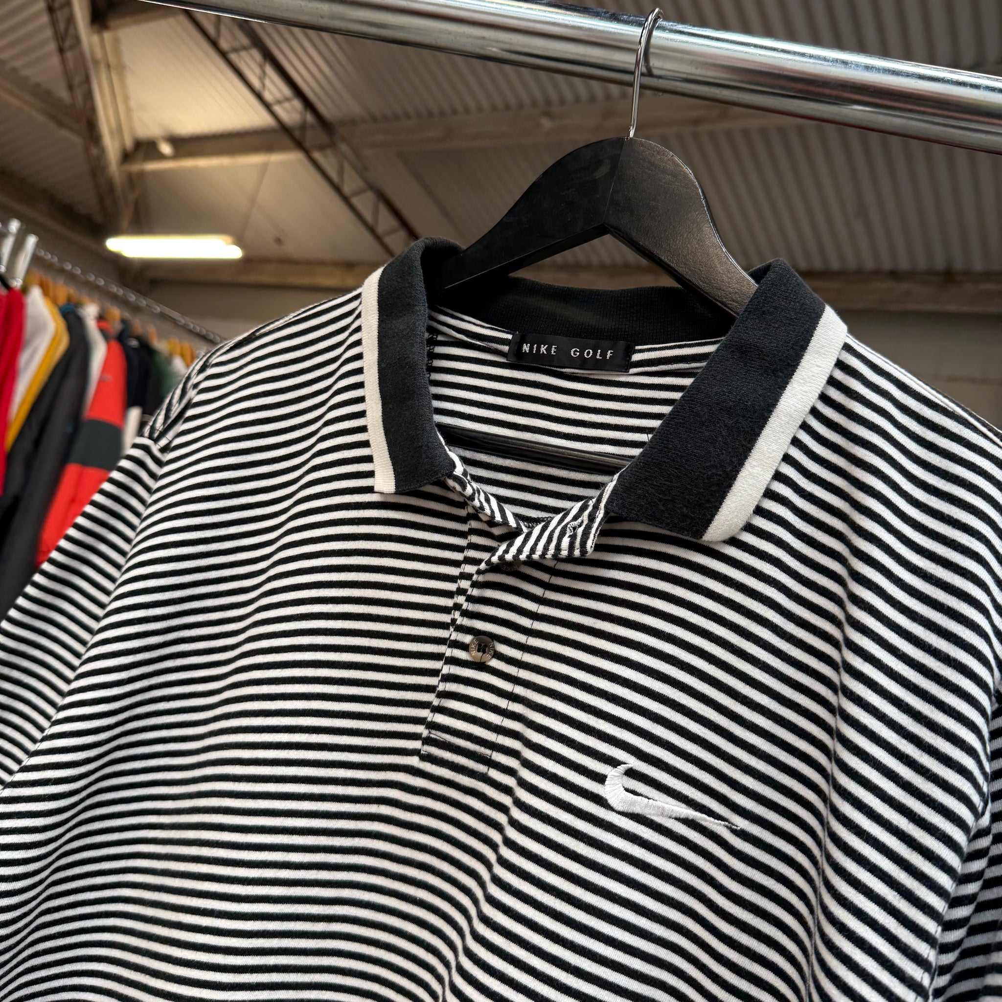 1990'S NIKE GOLF SWOOSH STRIPED POLO SHIRT - L