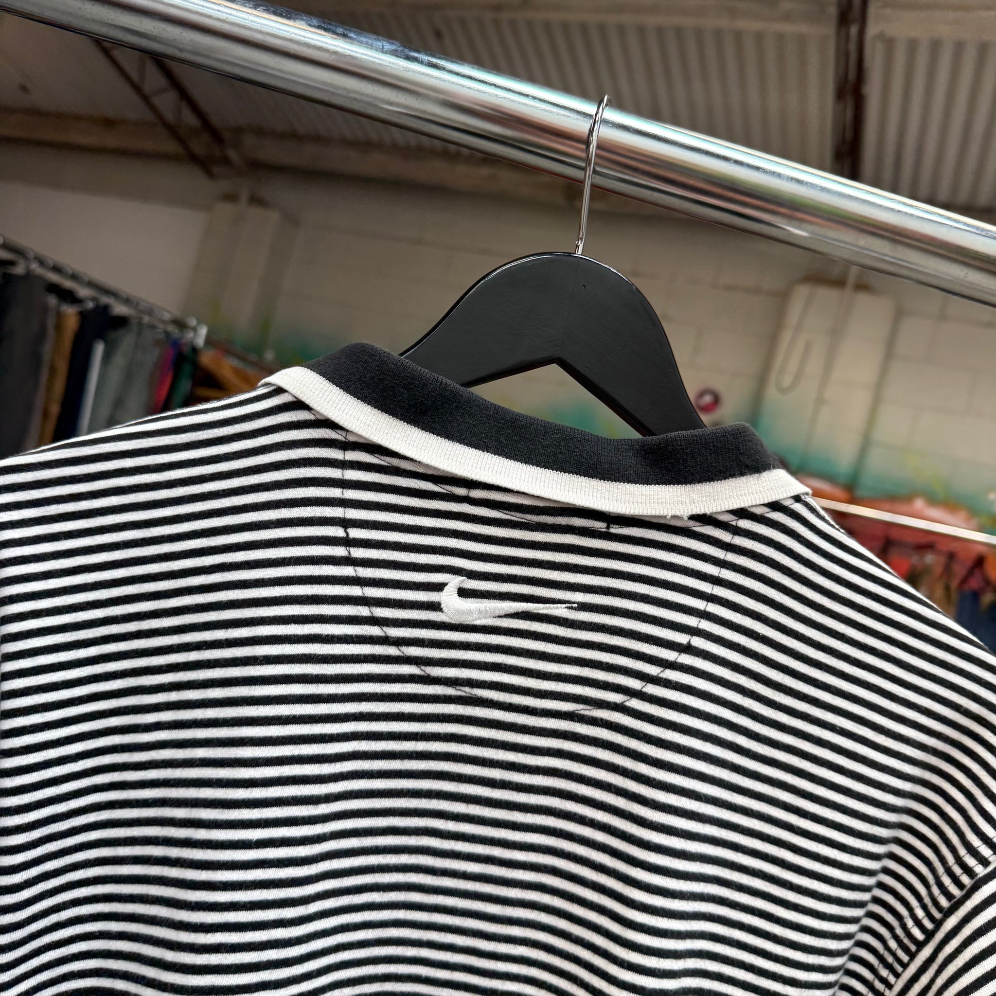 1990'S NIKE GOLF SWOOSH STRIPED POLO SHIRT - L