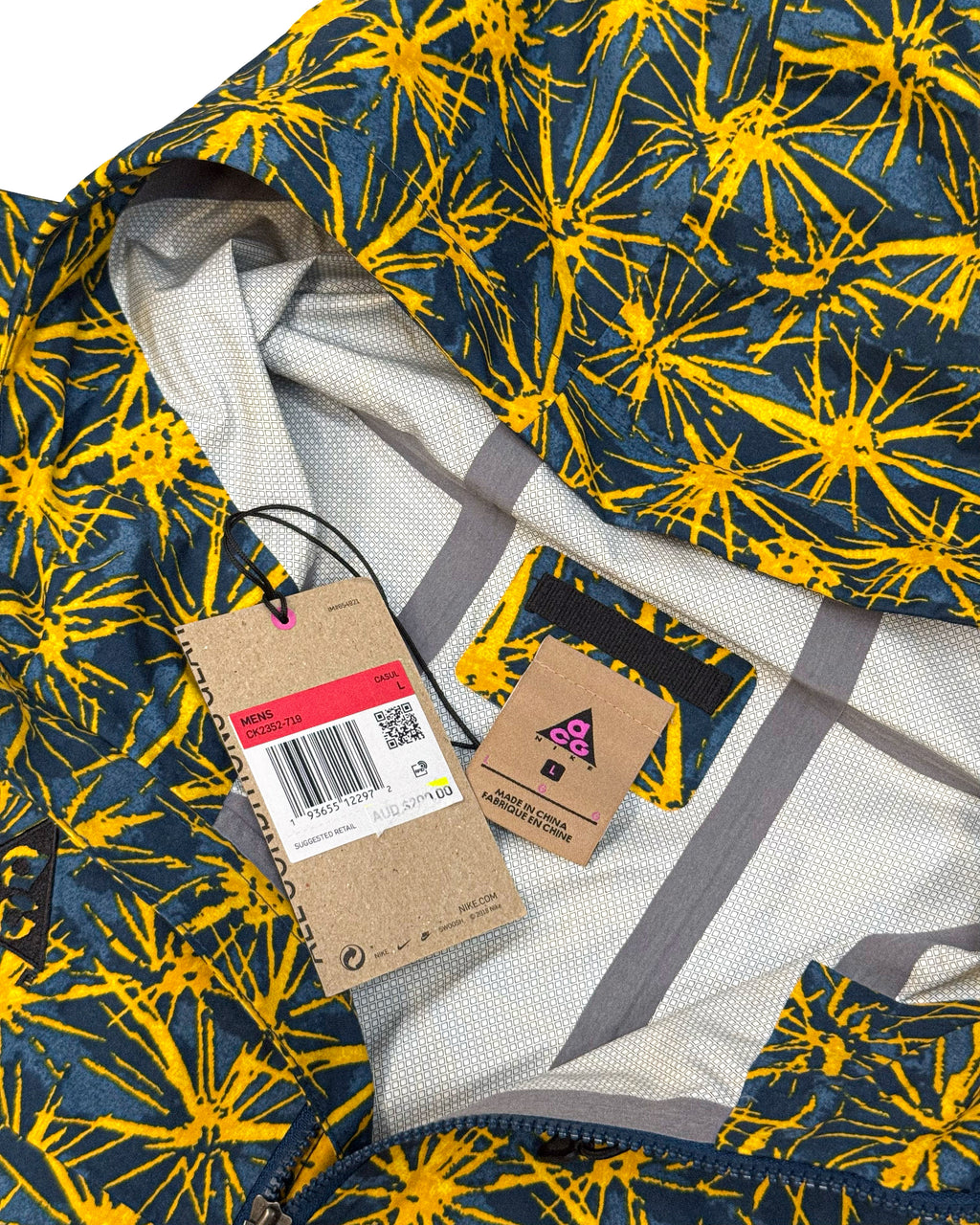 2019 DEADSTOCK NIKE ACG 'FIREWORKS' JACKET - L