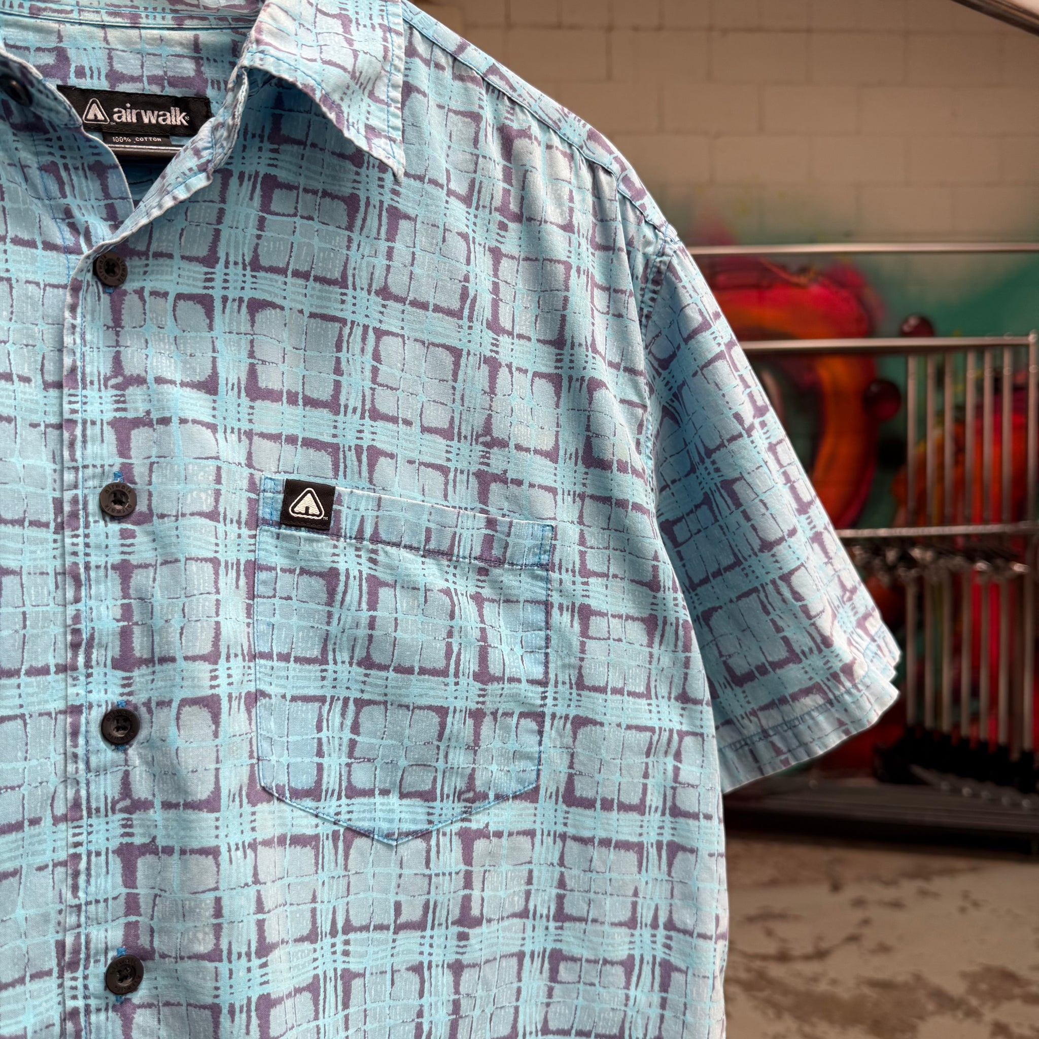 2000'S AIRWALK TRIPPY BUTTON-UP - L