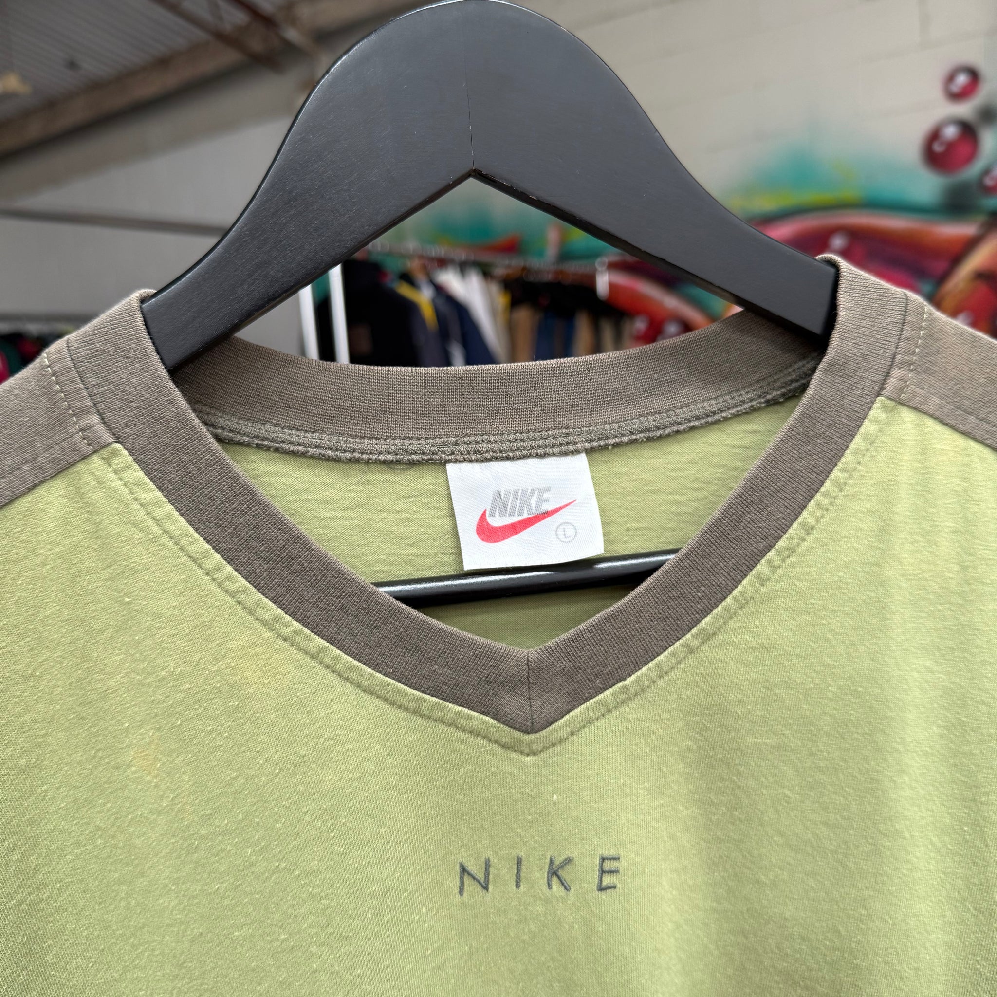 1990'S NIKE PANELS V-NECK TEE - L