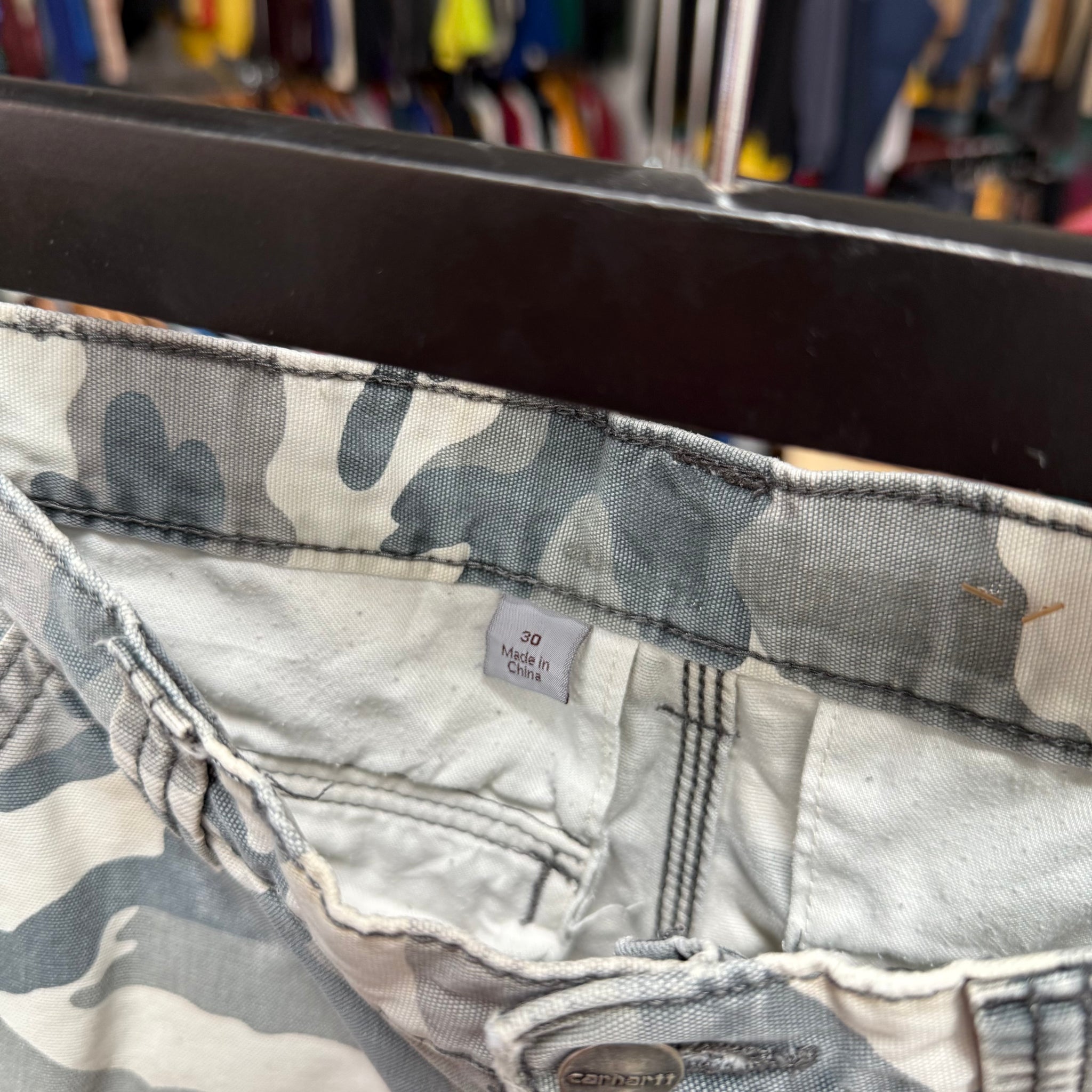 2000'S CARHARTT CARGO SHORTS - 28