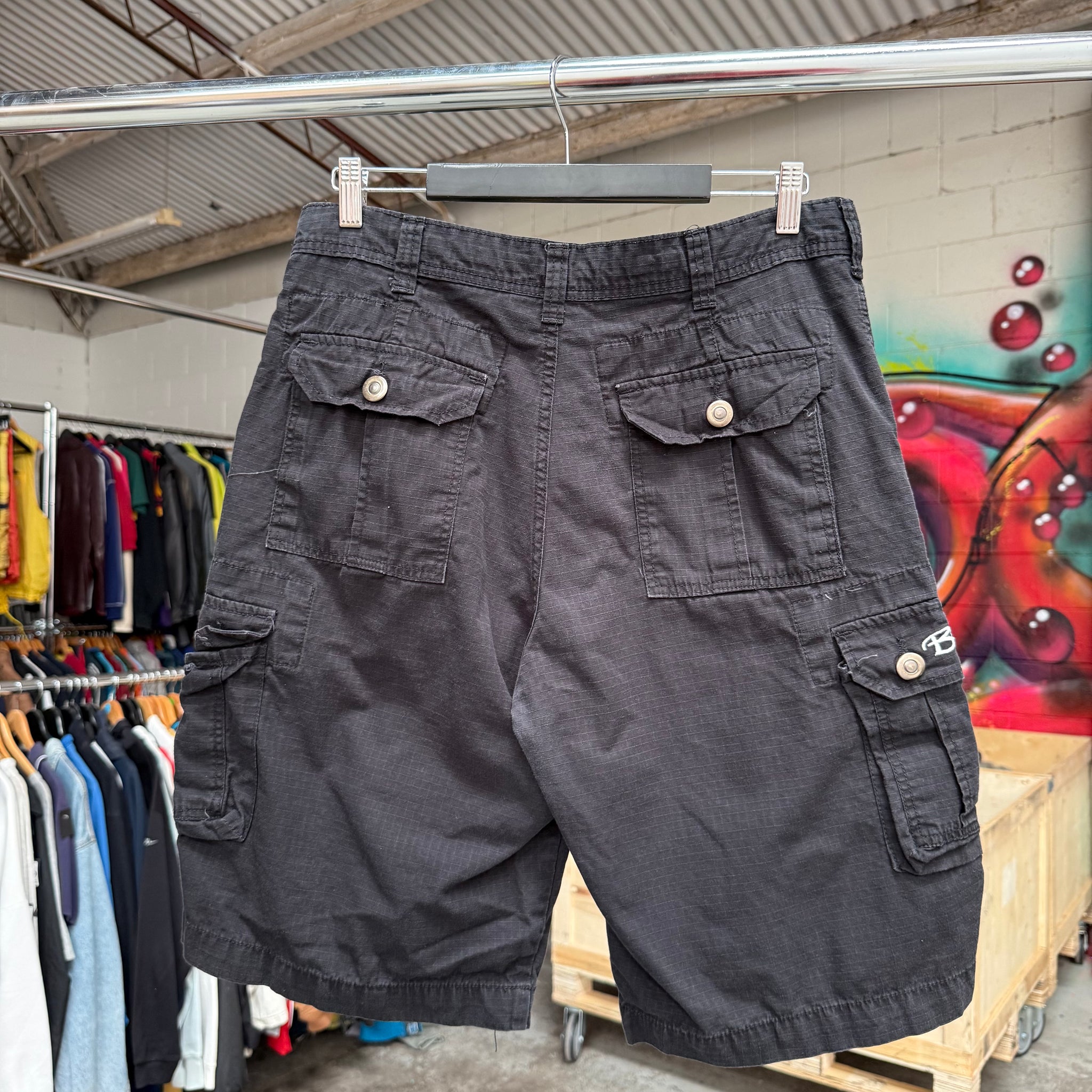2000'S BILLABONG CARGO SHORTS - 32