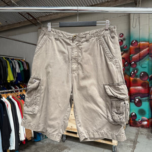 2000'S BILLABONG CARGO SHORTS - 32