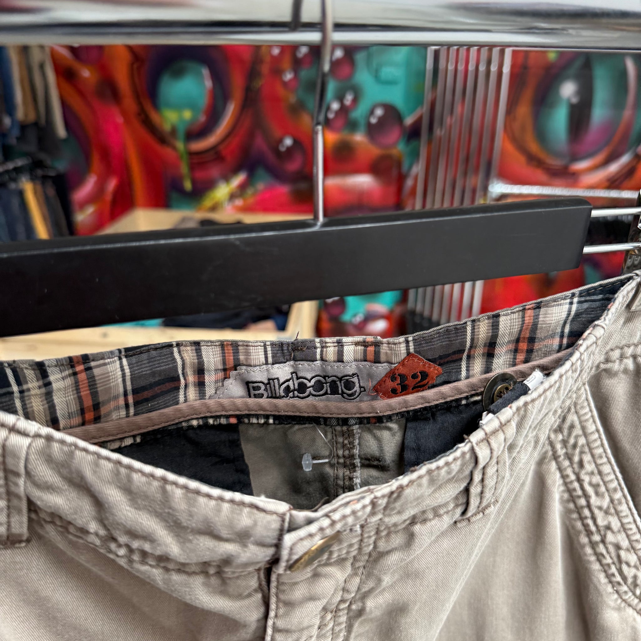 2000'S BILLABONG CARGO SHORTS - 32