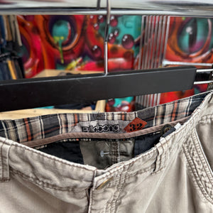 2000'S BILLABONG CARGO SHORTS - 32