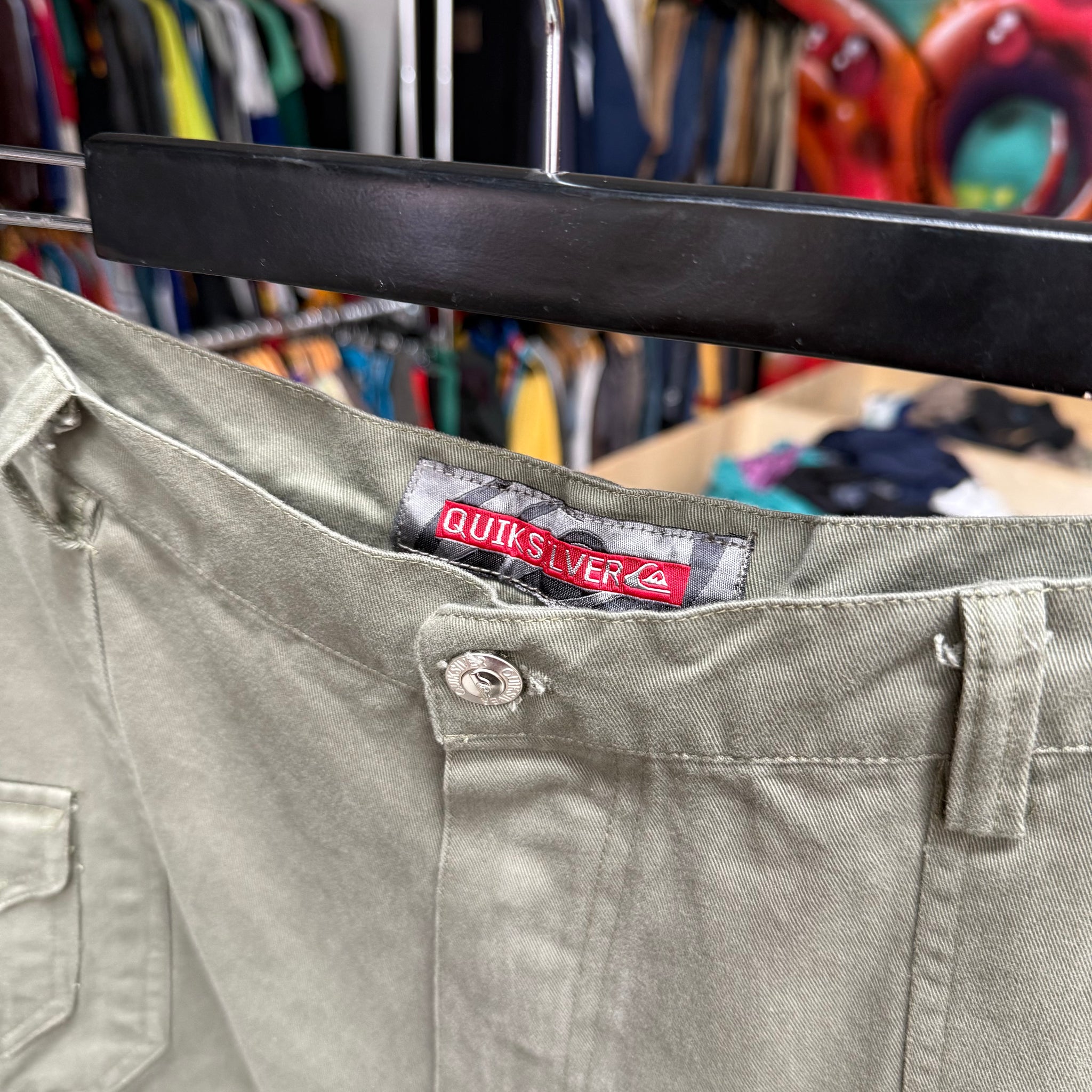 2000'S QUIKSILVER CARGO SHORTS - 34